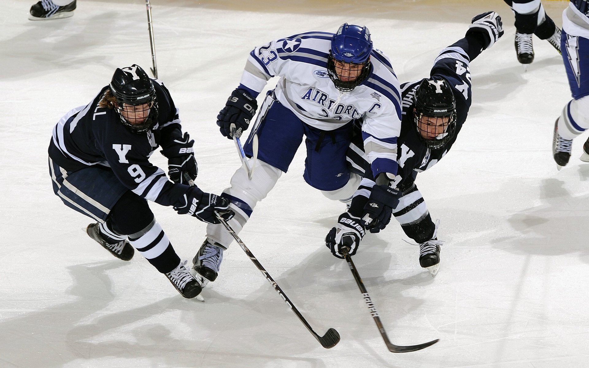 中超联赛设立月度最佳新人鼓励青年球员进步，中超最佳新人评选标准