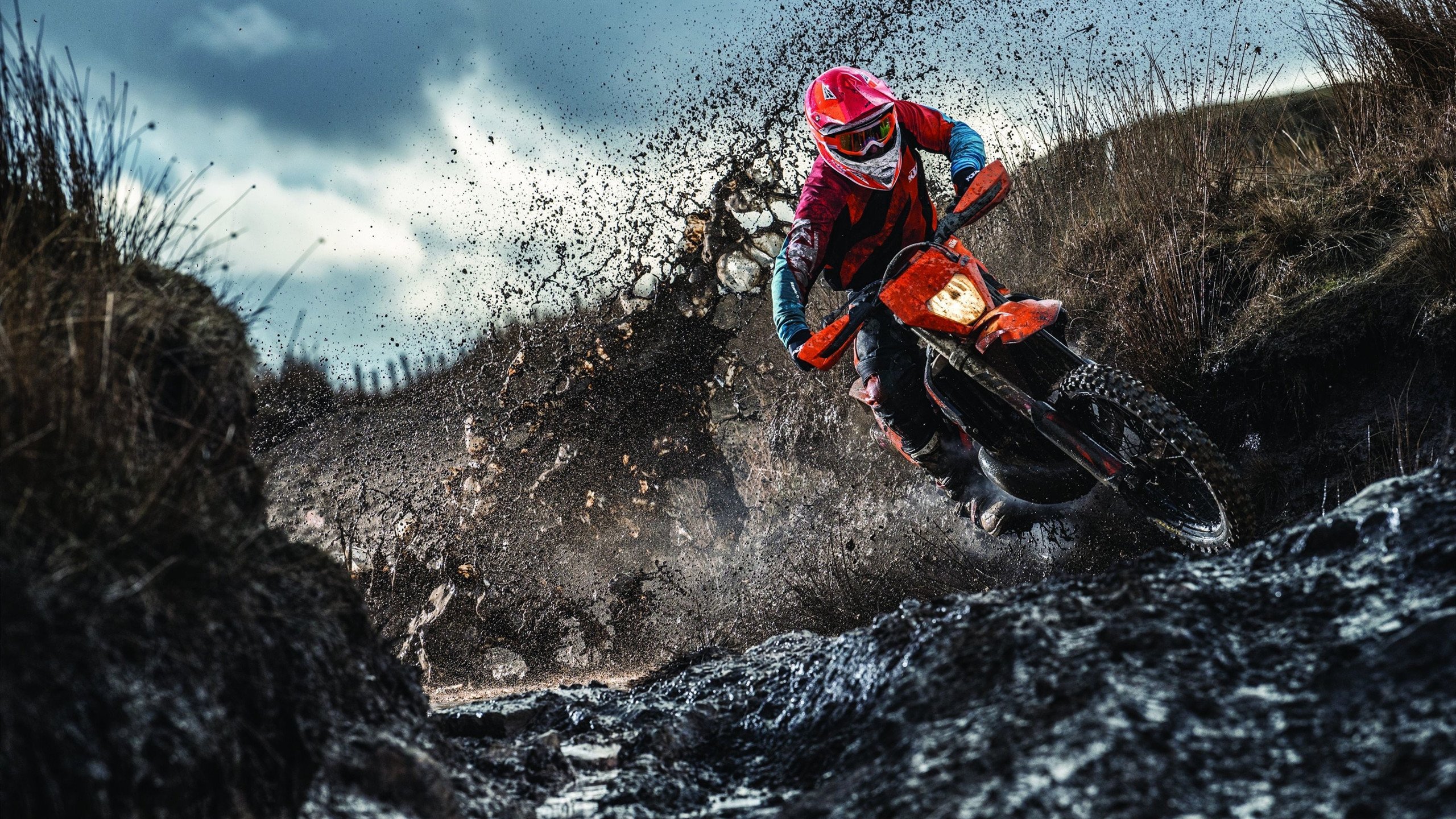 广东队防守端表现稳健有效限制对方攻势，广东队的打法