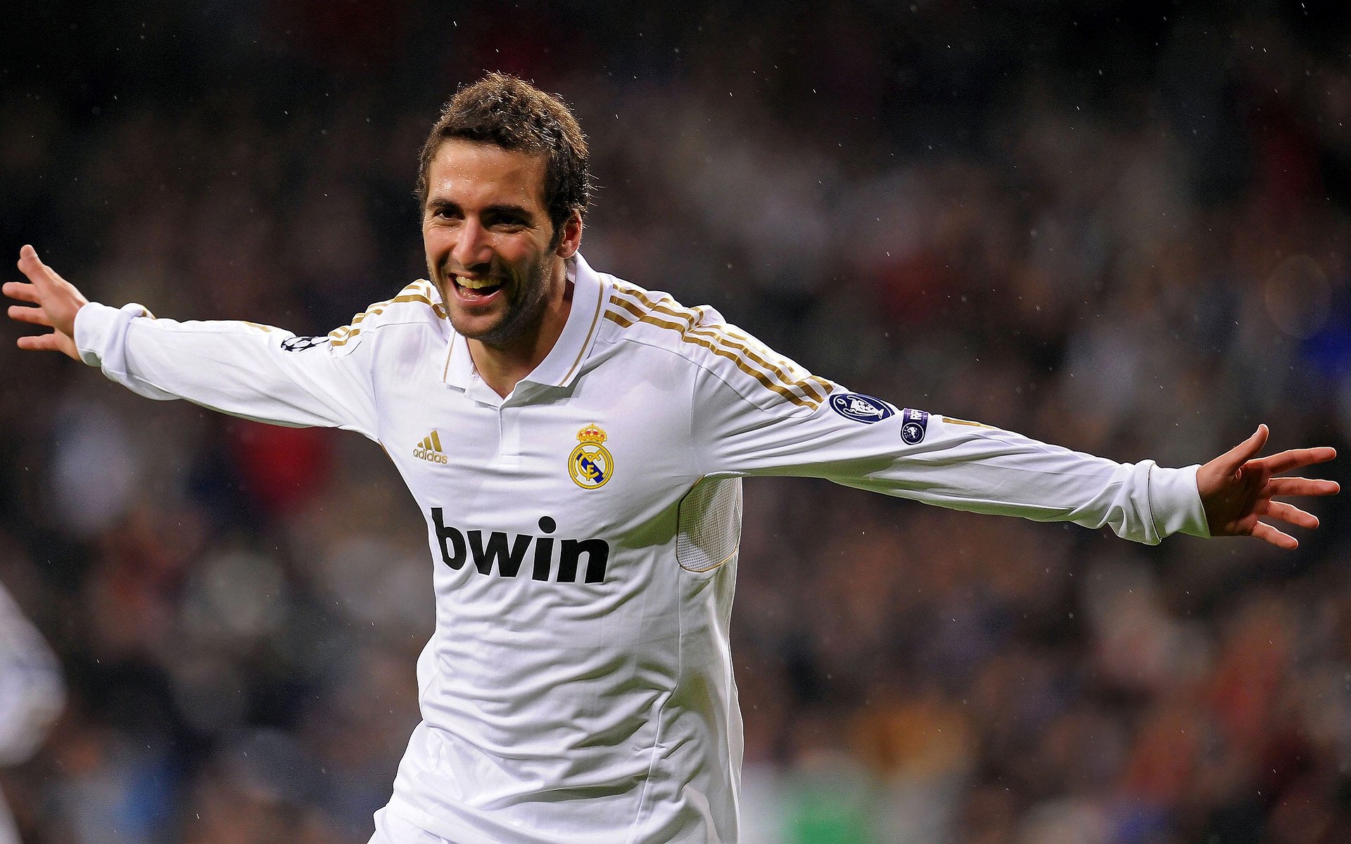 球员家属支持体系建立，心理与生活关怀同步推进，球迷家属